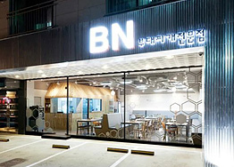 誰說性冷淡風的餐廳設計過時了？看完這些我第一個不服！